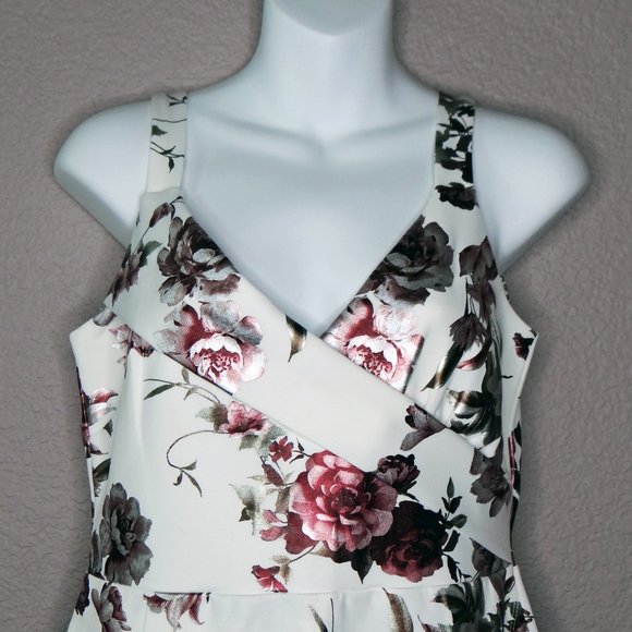 bebe Woman's Floral Faux Wrap dress size 6 Ivory/ Multi colored NEW - Picture 2 of 14